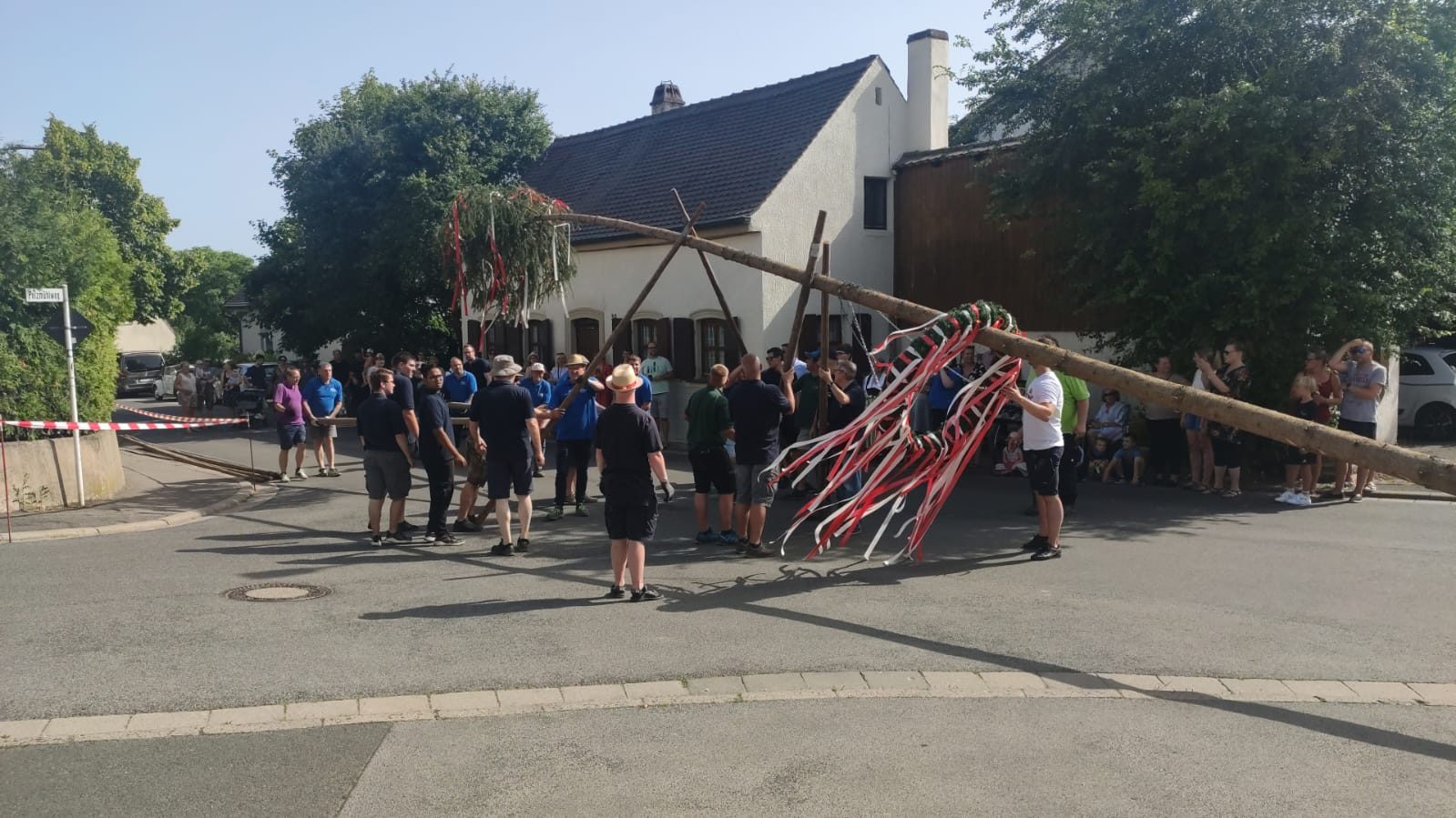 Kirchweihbaum aufstellen